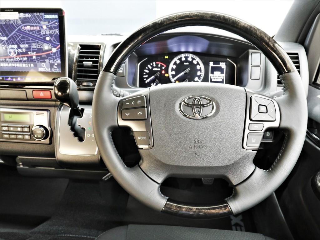 特別仕様車専用加飾が施されたインパネ回りがかっこいいですね！