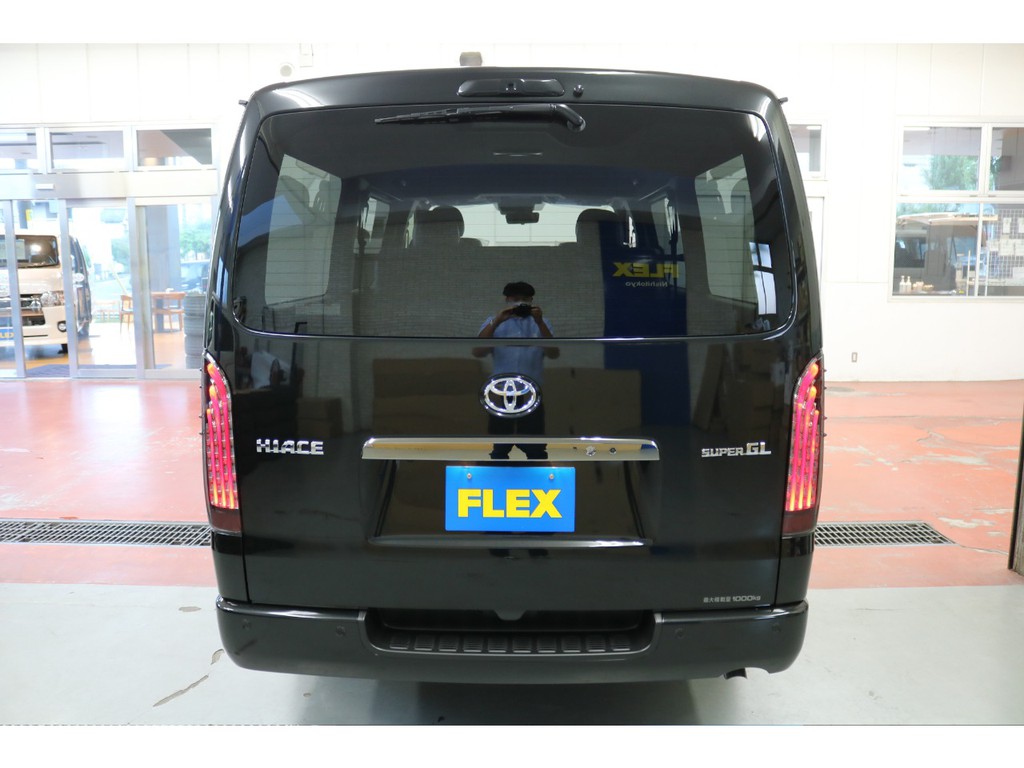 新車ハイエースＶダークプライムⅡ２８００ディーゼル４ＷＤナビパッケージ完成致しました！！店頭在庫車、即納車ご対応可能になります！！