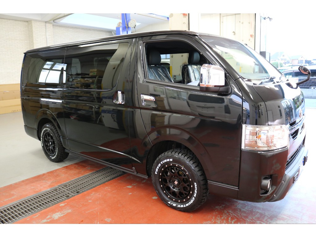 新車ハイエースＶダークプライムⅡ２８００ディーゼル４ＷＤナビパッケージ完成致しました！！店頭在庫車、即納車ご対応可能になります！！