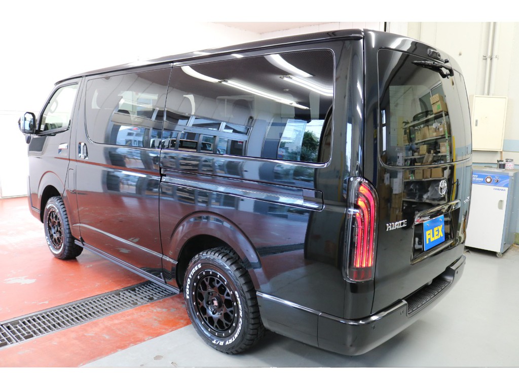 新車ハイエースＶダークプライムⅡ２８００ディーゼル４ＷＤナビパッケージ完成致しました！！店頭在庫車、即納車ご対応可能になります！！
