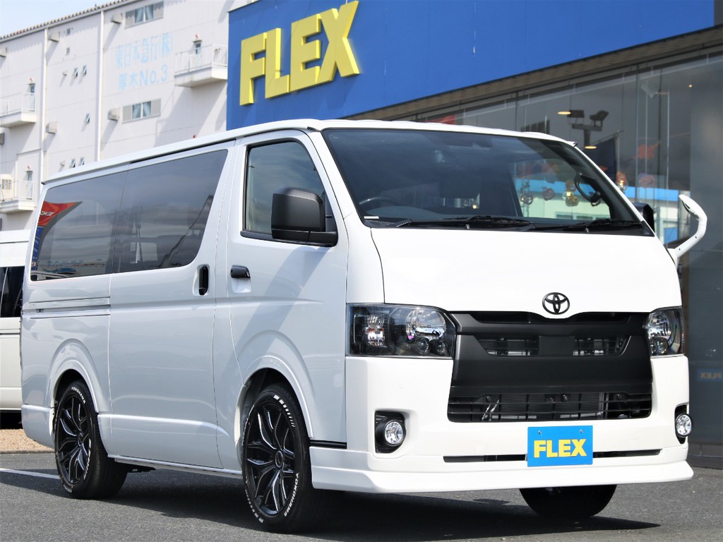 新品のFLEXデルフィーノフロントリップスポイラーと新品のFLEXオリジナルオーバーフェンダーも装備しております。