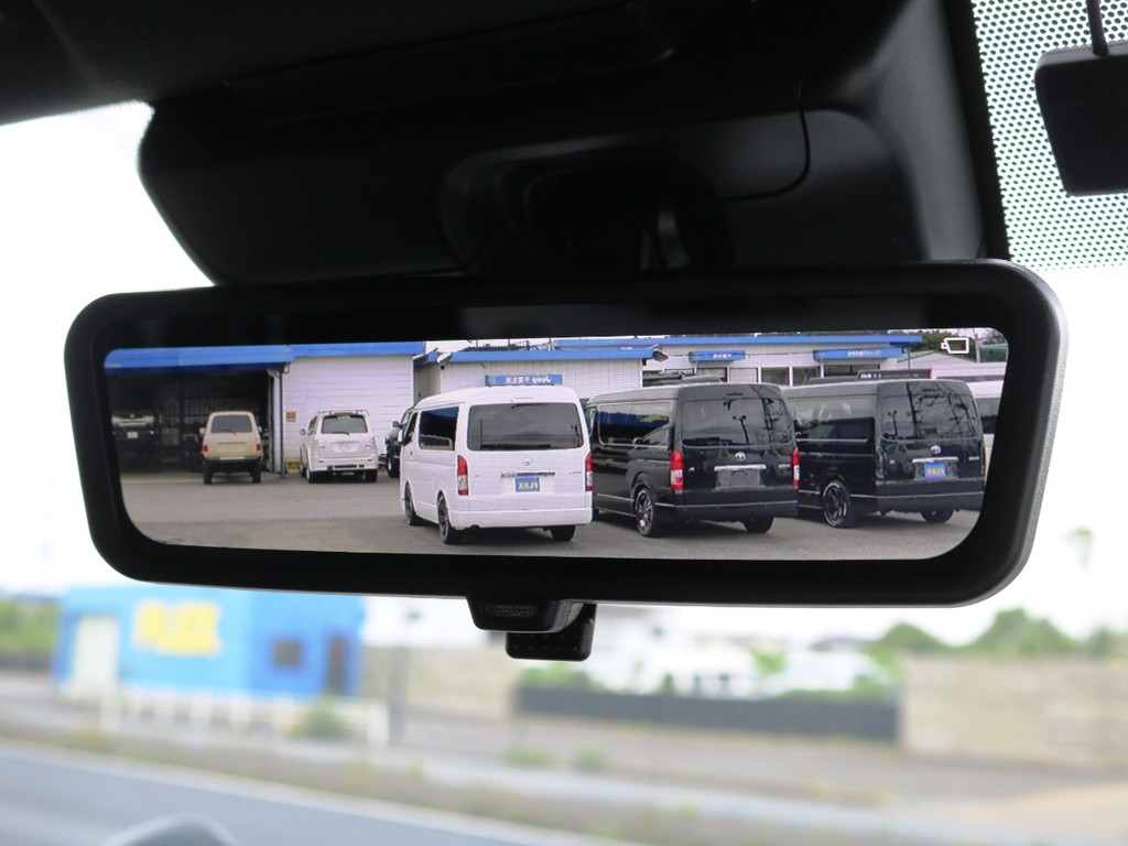 メーカーオプション　デジタルインナーミラー！車両後方の映像を常にミラーに映し出します♪