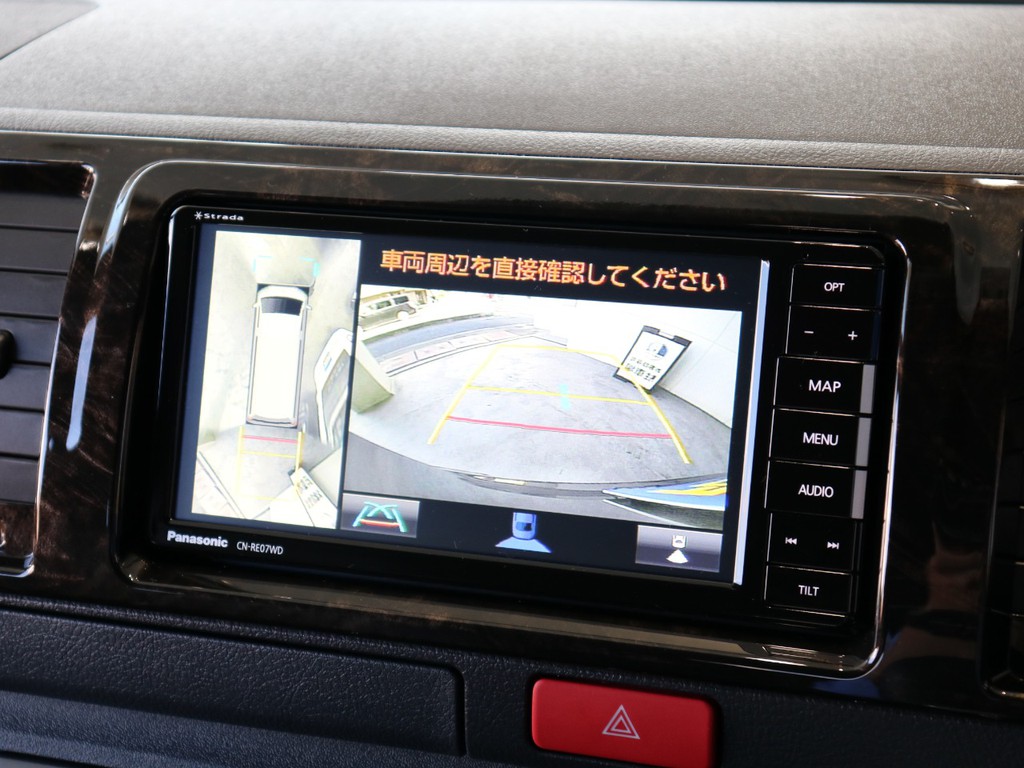ナビはパナソニックストラーダSDナビ完備　パノラミックビューモニター完備