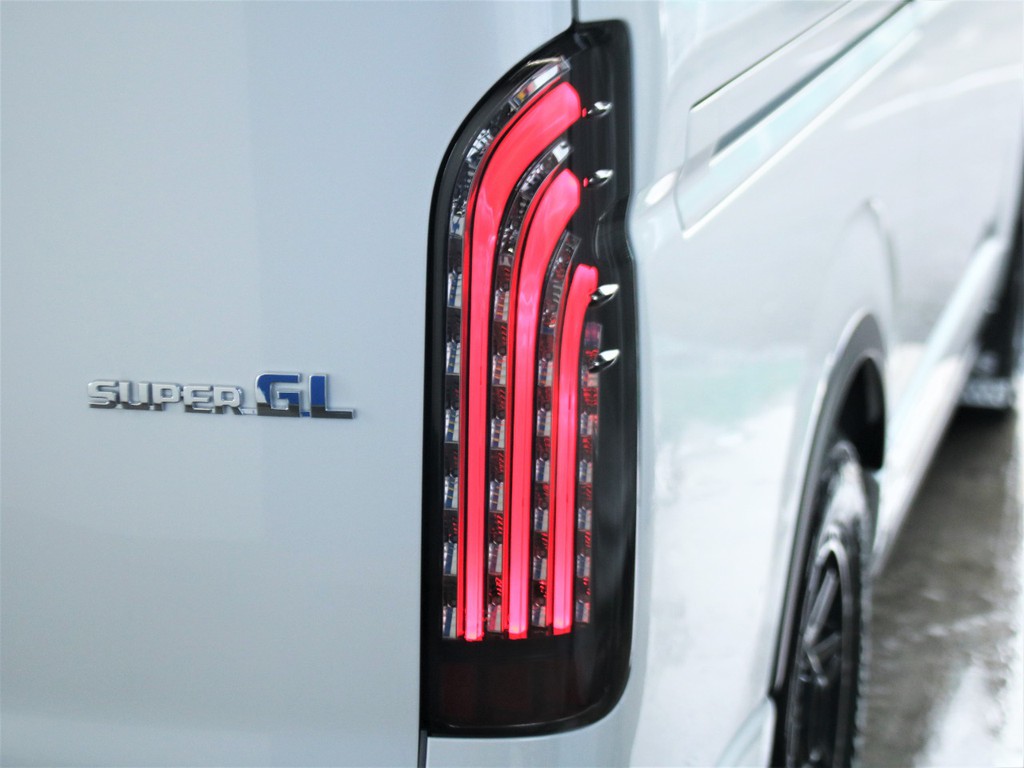 ＦＬＥＸオリジナルの煌レッドＬＥＤテールランプ装着済み。