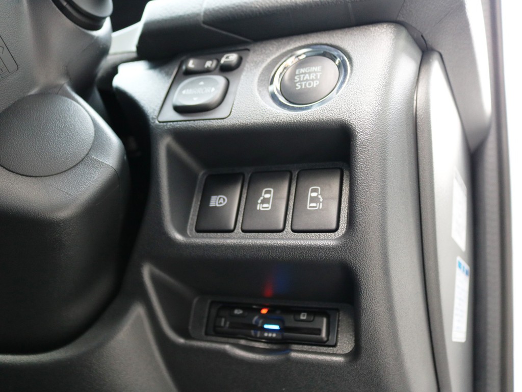 プッシュスタートシステム標準装備！メーカーオプションの両側パワースライドドアも装備されております♪