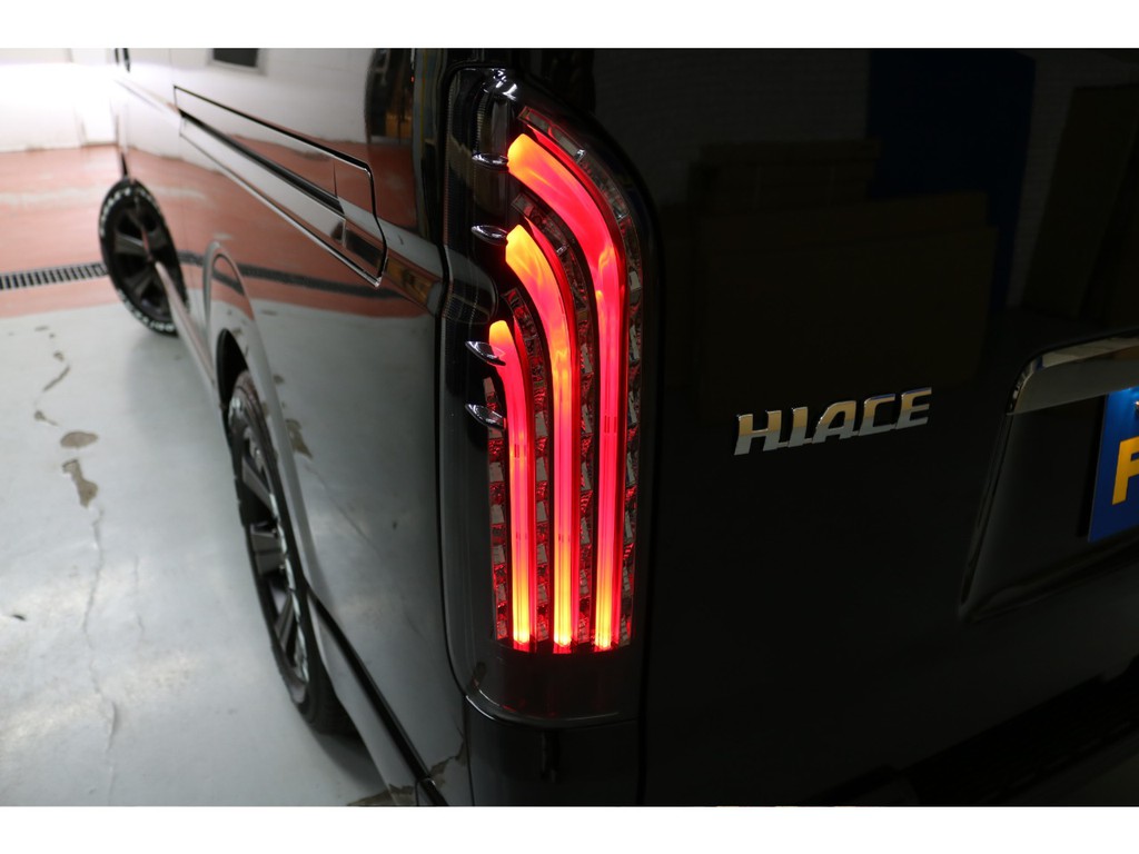 新車ハイエースＶダークプライムⅡ２０００ガソリンナビパッケージ完成致しました！！ＦＬＥＸオリジナルパーツでカスタマイズした1台！！即納車もご対応可能になります！！