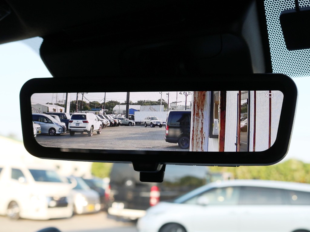 メーカーオプション　デジタルインナーミラー！車両後方の映像を常にミラーに映し出します♪
