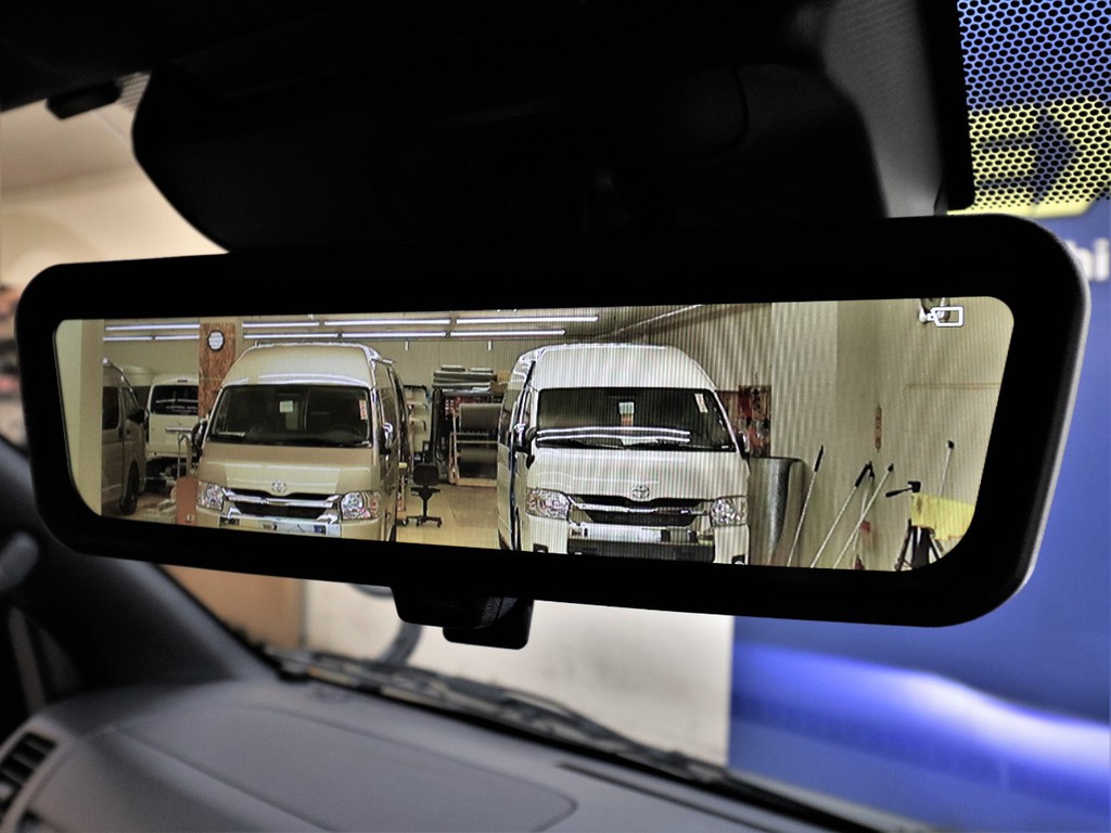 デジタルインナーミラー付きで後続車両の確認が出来ます！