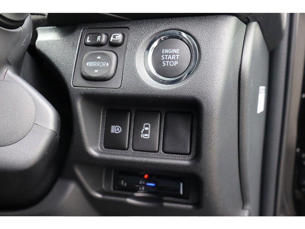 便利なプッシュスタート、音声案内式ビルトインETC搭載！！