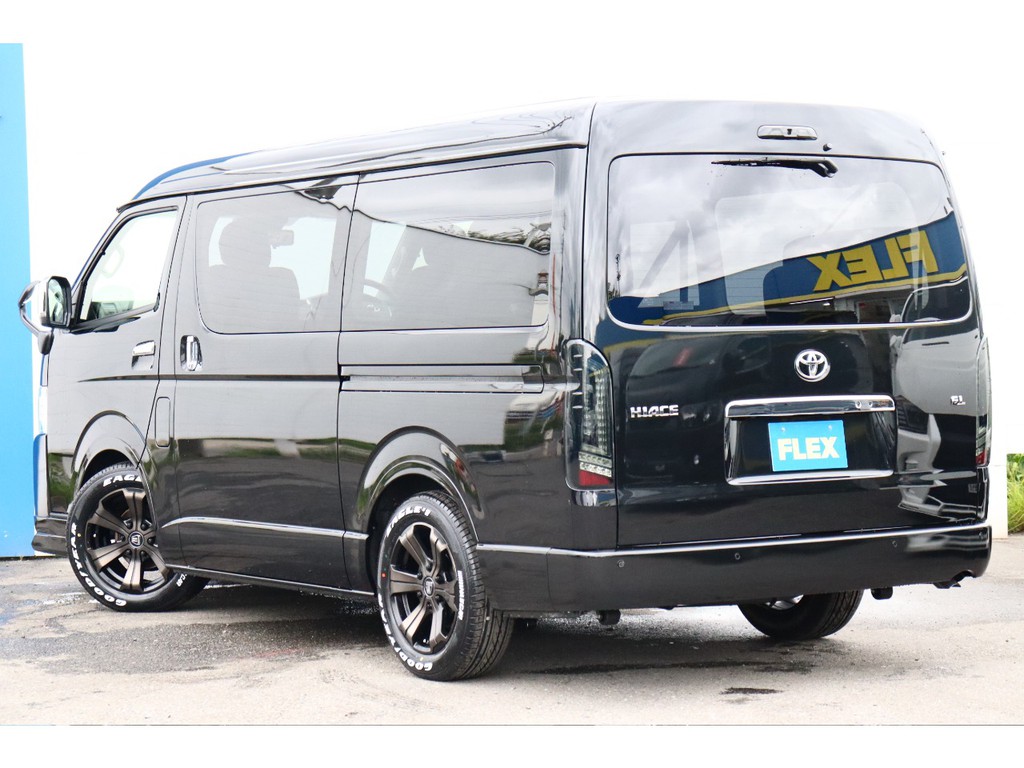 小さなお子様でも開閉楽々な片側電動スライドドア付き！