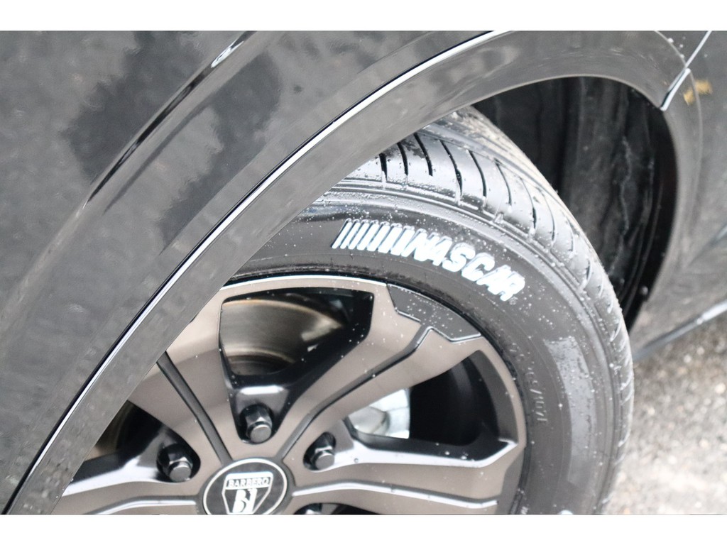 FLEXオリジナル☆Delfinolineオーバーフェンダー、アーバングランデ17インチ＆ナスカーナスカータイヤを装着済み！