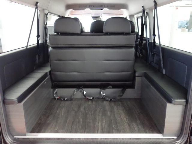 新車ハイエースワゴンＧＬ４ＷＤＦＬＥＸオリジナルＶｒｅ５シートアレンジ施工車両完成致しました！！店頭在庫車、即納車もご対応可能になります！！