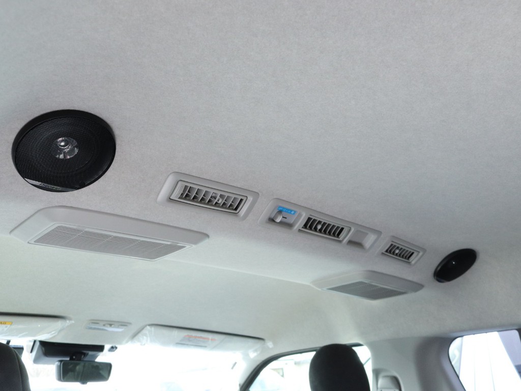 2列目リアスピーカーをカスタム。内装架装で聞こえずらくなったスピーカー音をしっかりとカバーします！