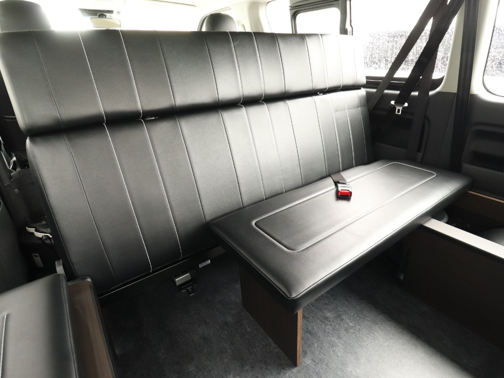 3列目後方向きシートレイアウト！