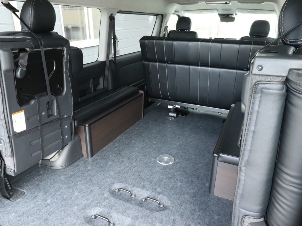 ラゲッジ展開もスムーズに可能です！しっかりとした広さも確保出来ます！