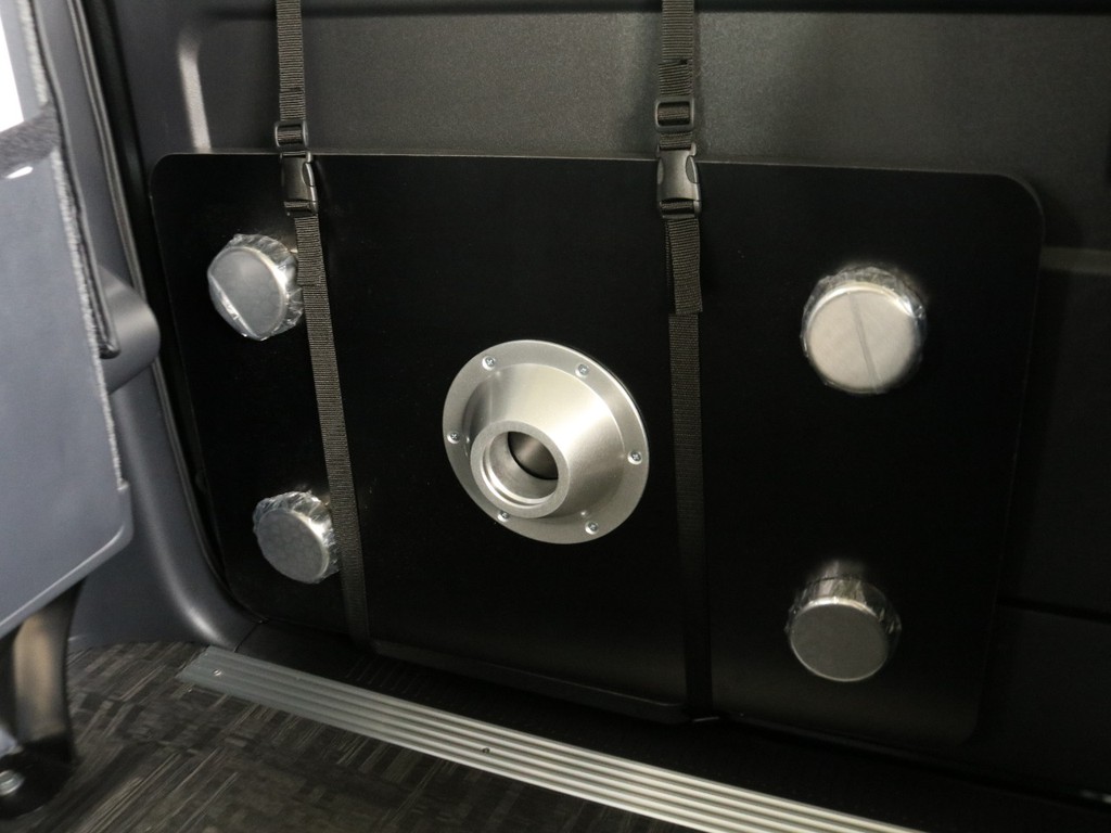 センターテーブルはリアゲートに収納することが可能です！