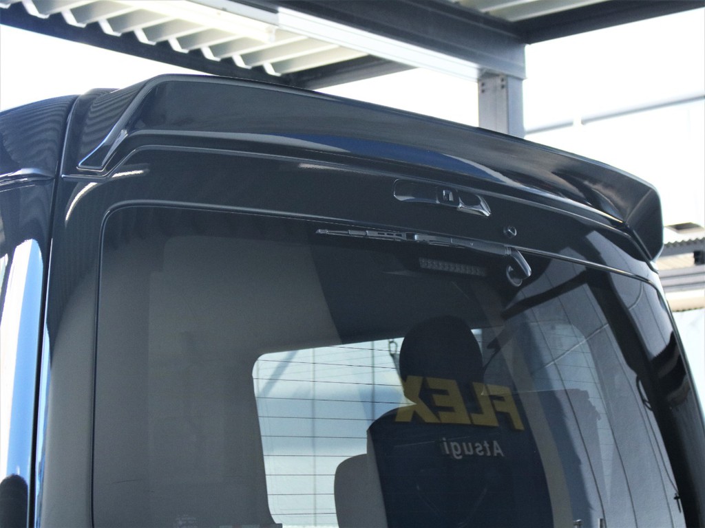 フレックスDelfinolineリアスポイラーを装備しております。