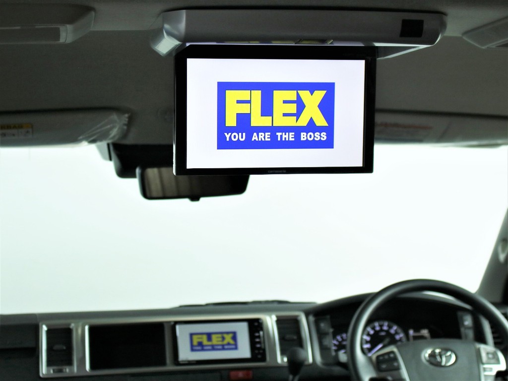 新品のフリップダウンモニターを装備しておりますので後席に座りながら快適にお過ごし頂けます。