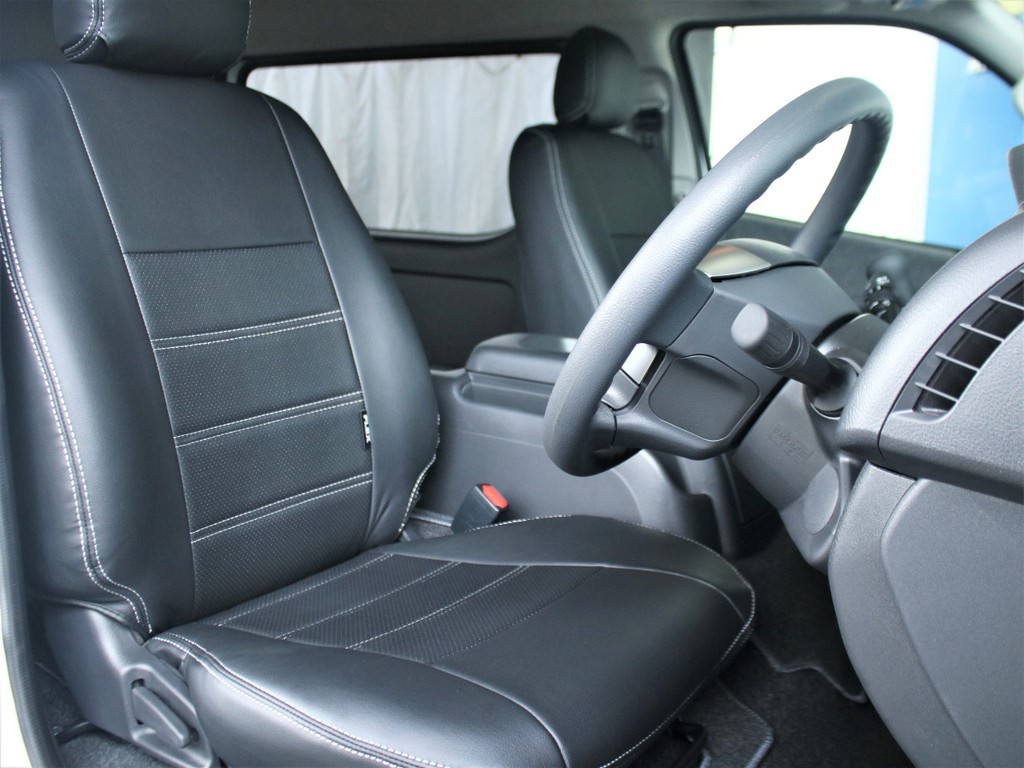 全席にFLEXオリジナルのシートカバーを装備しております。