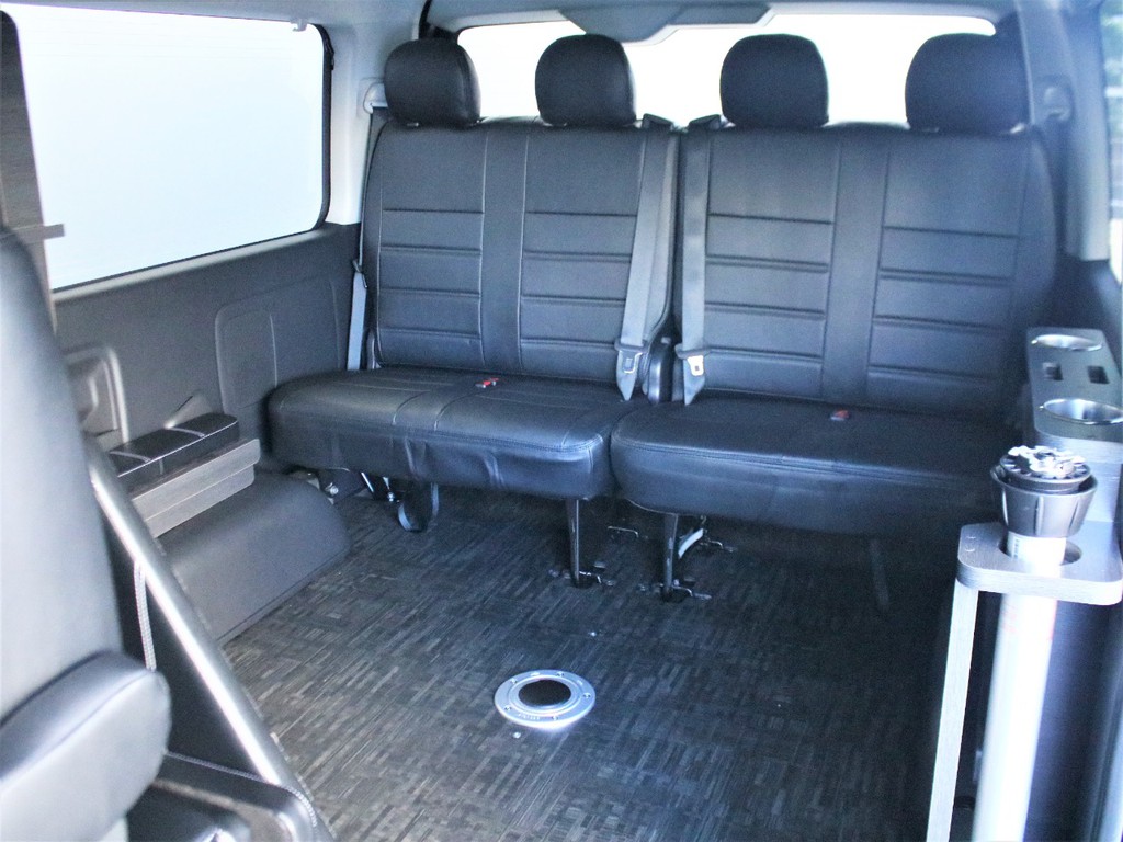 ベットマットを収納することで、対面で座ることも可能です。