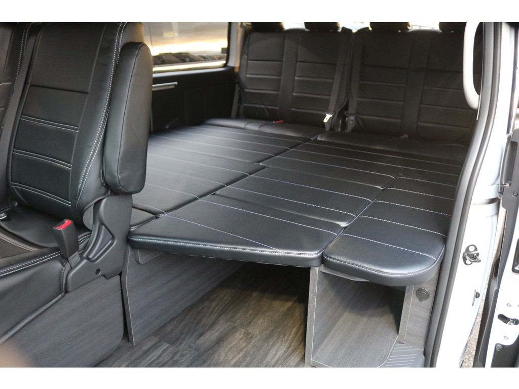 シートアレンジにより３列目シートから４列目座面までのフラット仕様も可能になります！