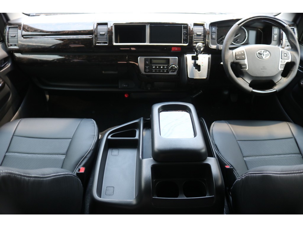 木目調インテリアパネルを装備したインテリア廻り！