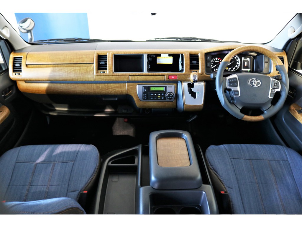 黄木目調パネルセットはデニムと相性バッチリです！