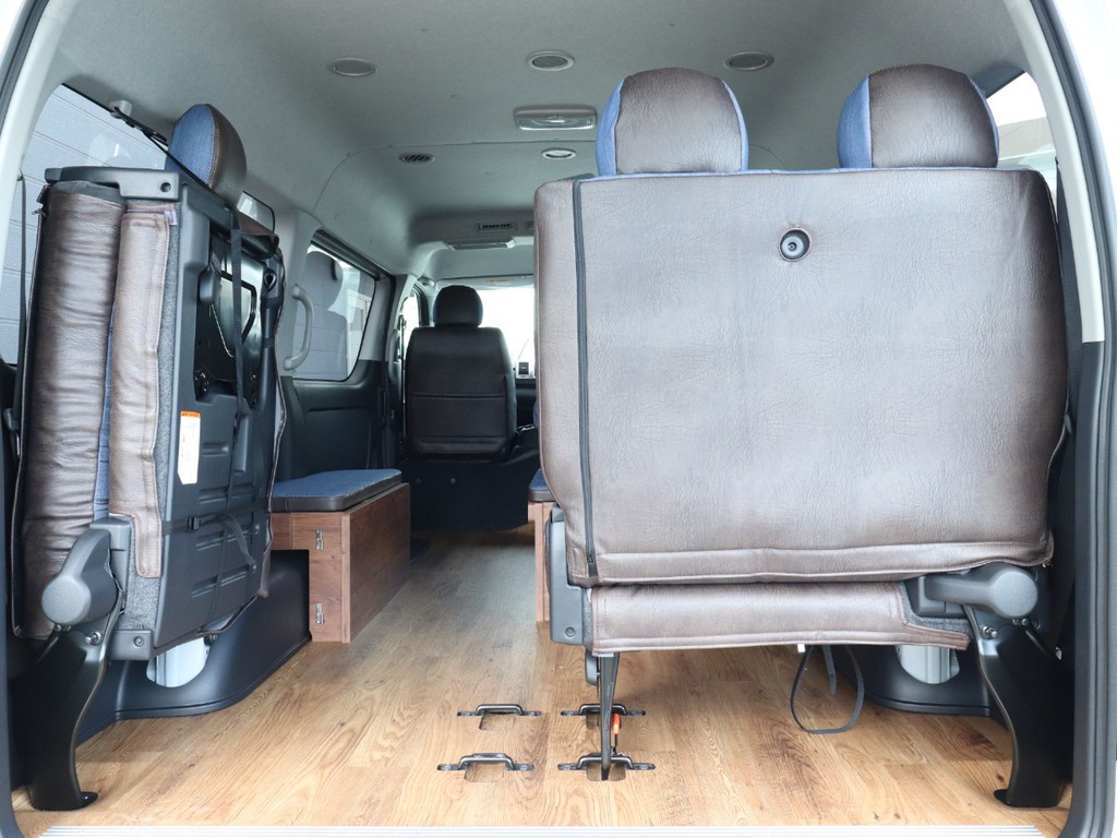 4列目シート跳ね上げれば、荷物も積載可能です！
