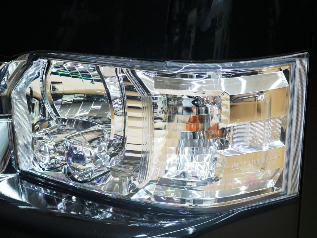 LEDヘッドライト採用で夜も安心して運転して頂けます♪