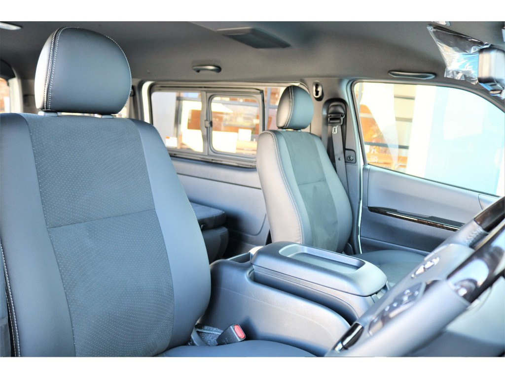 特別仕様車専用グレーハーフレザーシート！！