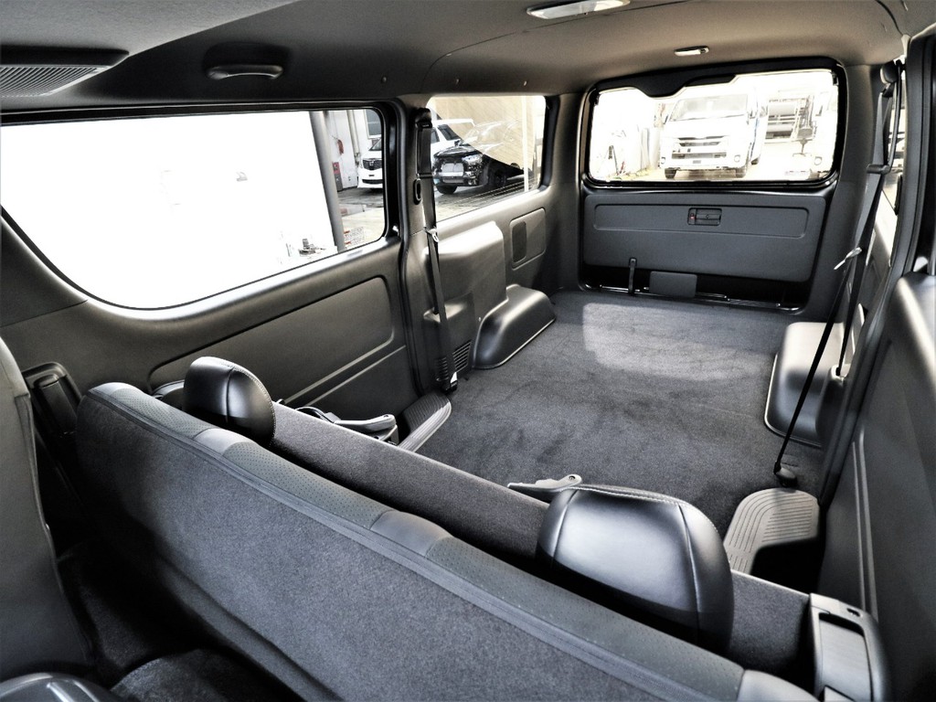 ＦＬＥＸオリジナルベッドキッドも取り付け可能です！是非取り付けて車中泊を楽しみましょう！