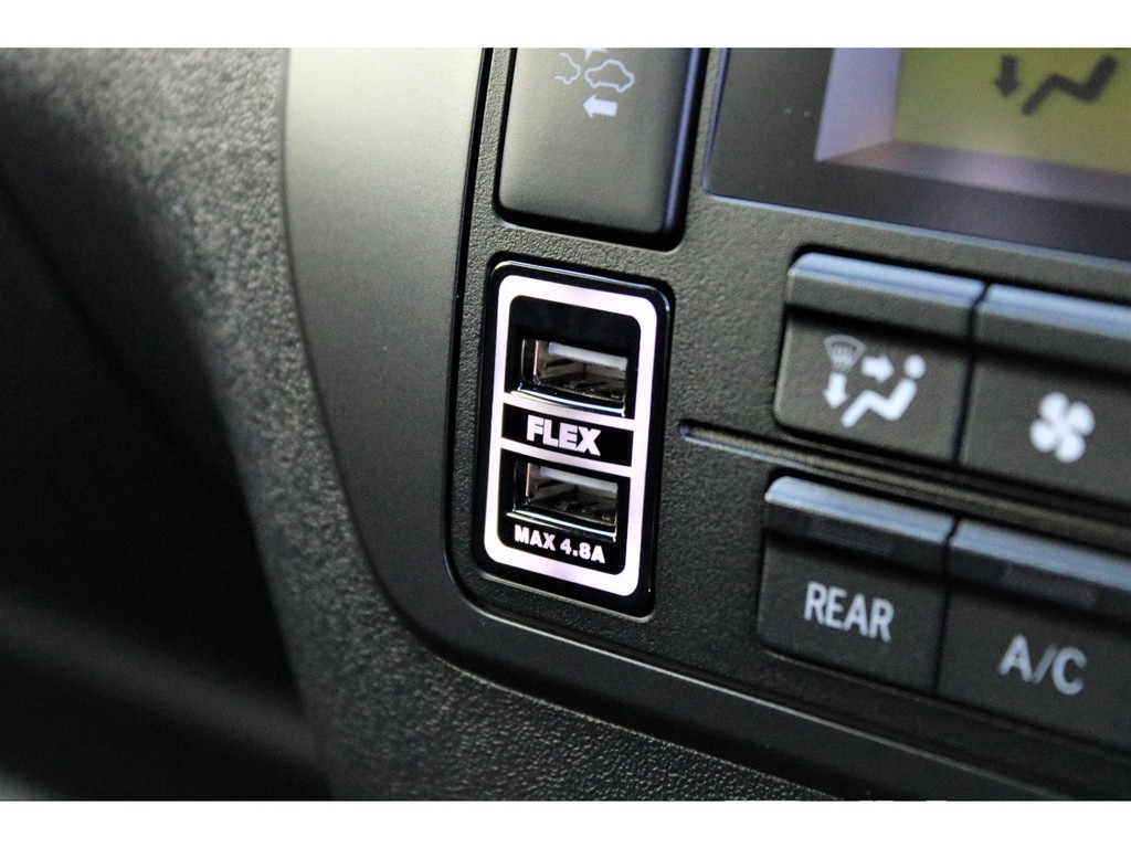 オリジナル急速ＵＳＢ充電完備！！使用時はライトの色が変わります！