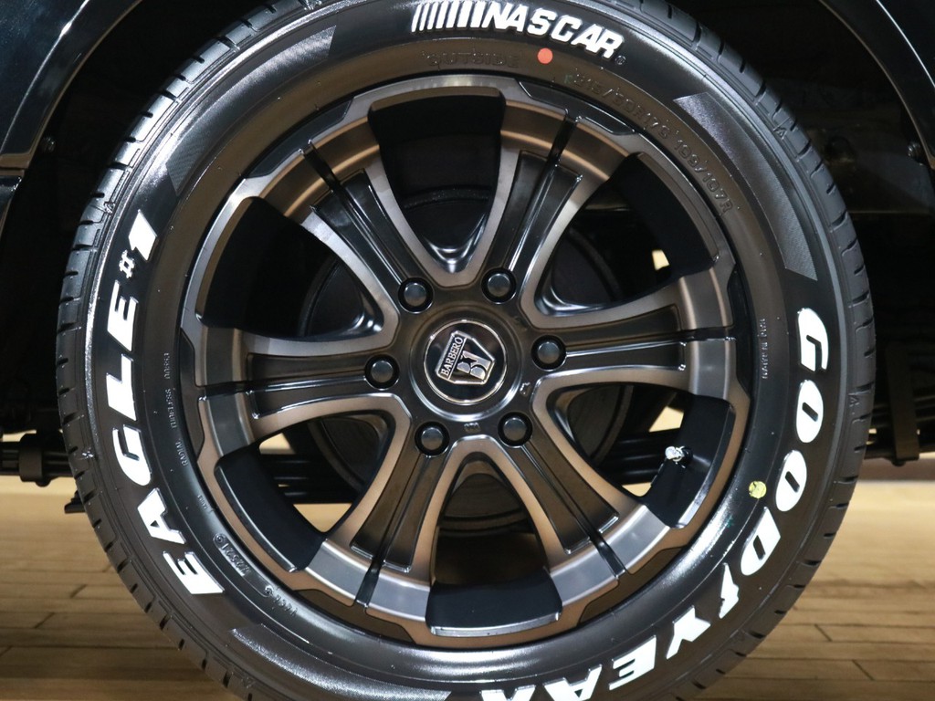 タイヤはGOOD YEARナスカータイヤ採用！