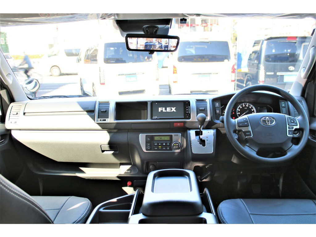 シンプルで機能的なキャビン！！