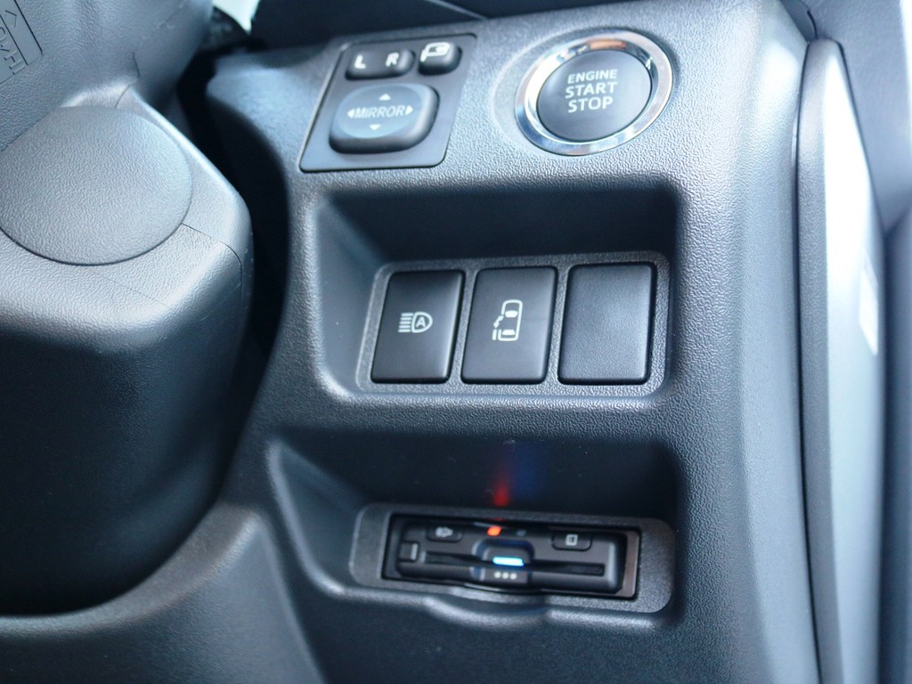 プッシュスタートシステム標準装備！メーカーオプションのパワースライドドアも装備されております♪