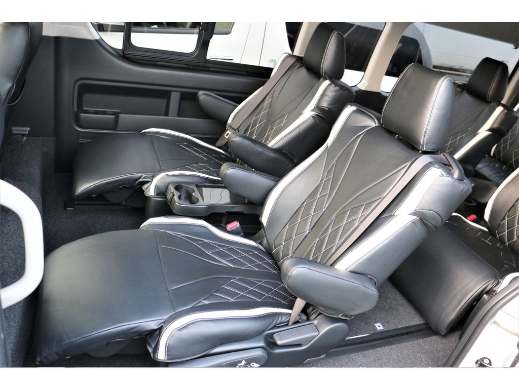 キャプテンシートはオットマン付きでゆったりリラックスできます！