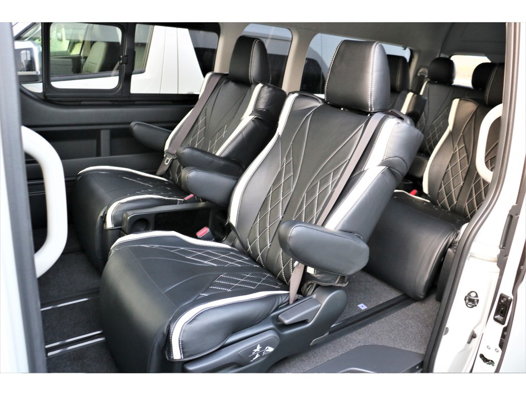 スライドレール付きで好きな位置にシートを固定できます！