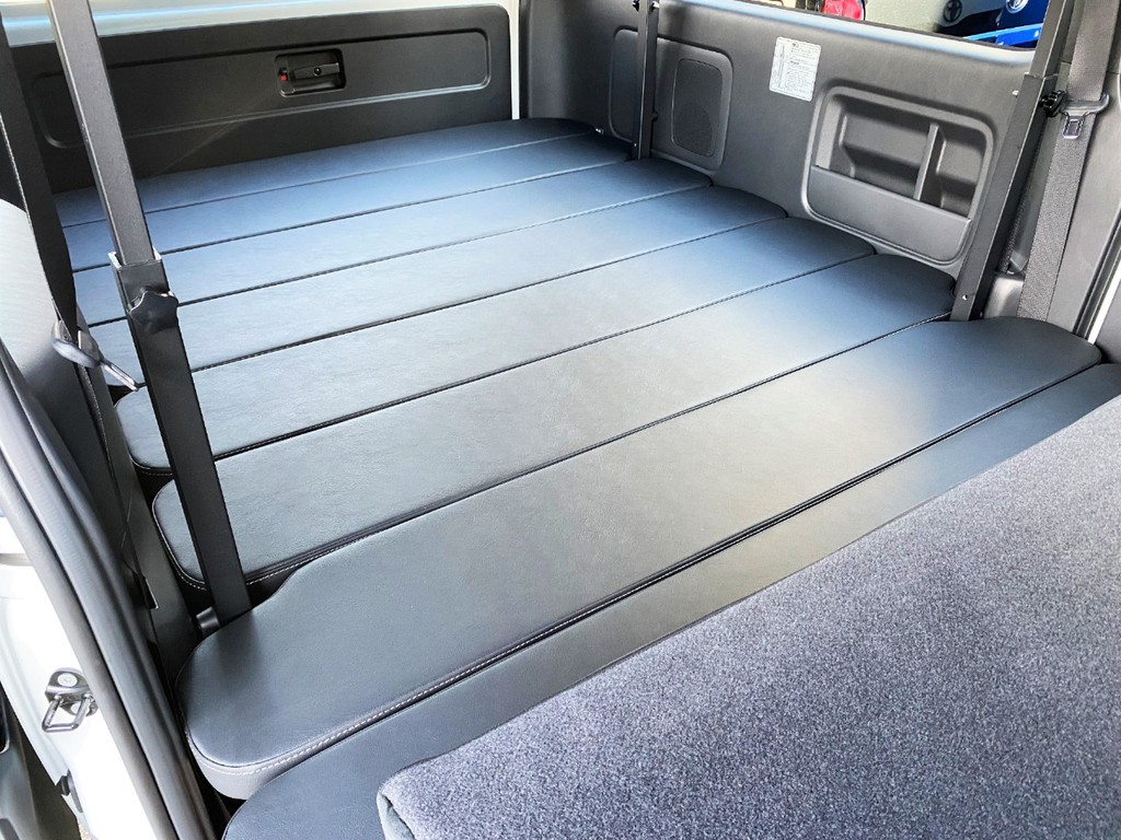 車中泊に便利なＤＯＧＶＡＮ専用ベットキット！！