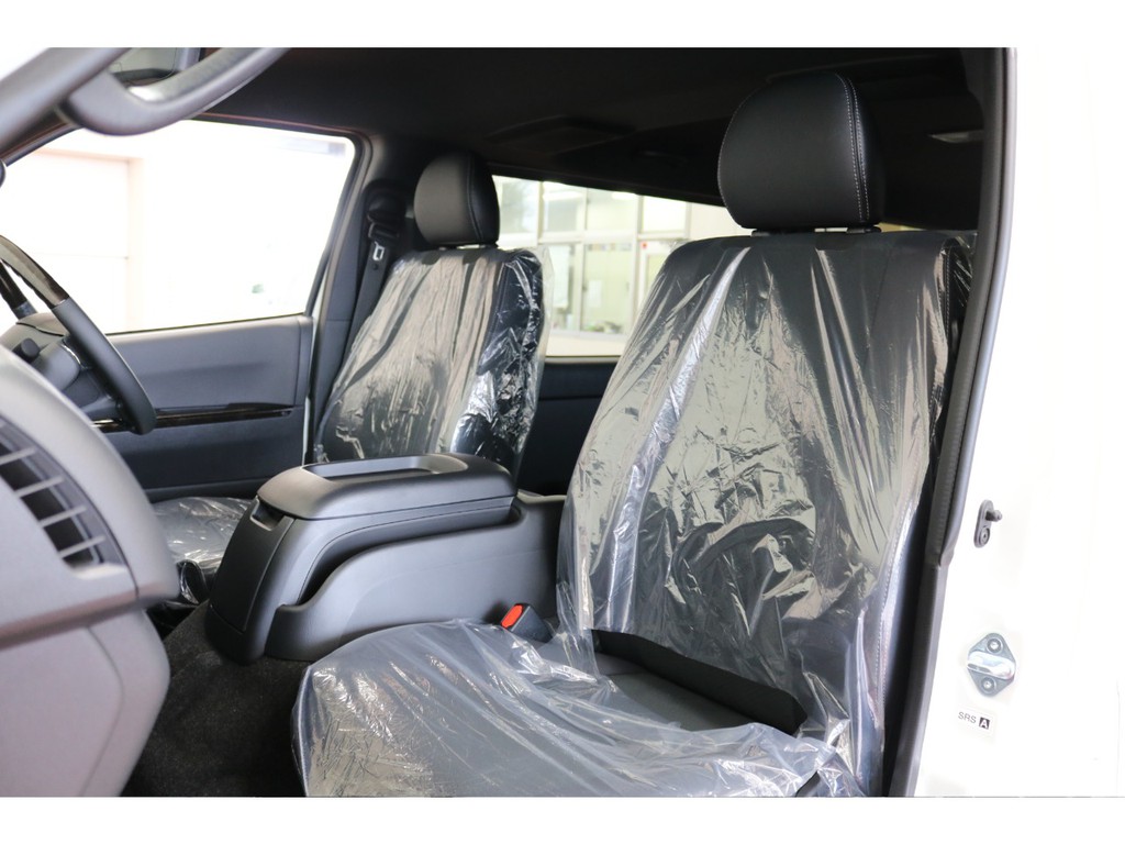 新車ハイエースＶダークプライムⅡ２０００ガソリン２ＷＤナビパッケージ完成致しました！！店頭在庫車、即納車ご対応可能になります！！