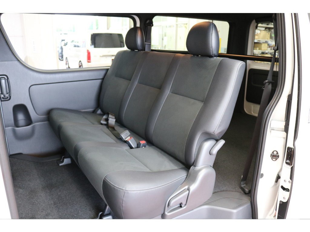 新車ハイエースＶダークプライムⅡ２０００ガソリン２ＷＤナビパッケージ完成致しました！！店頭在庫車、即納車ご対応可能になります！！