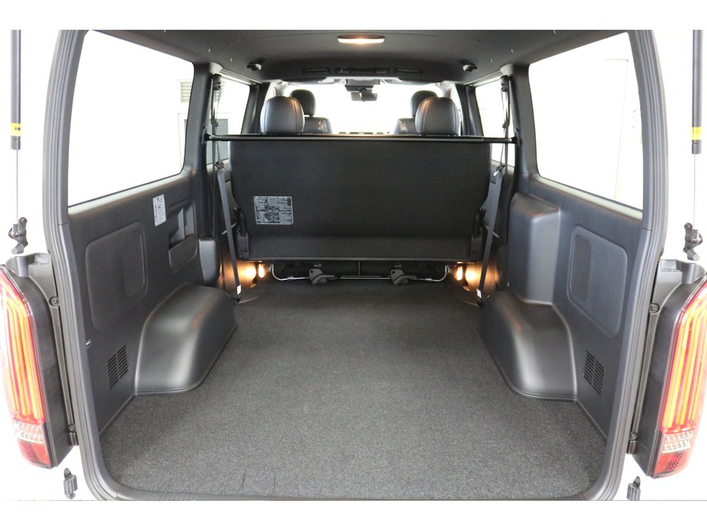 新車ハイエースＶダークプライムⅡ２０００ガソリン２ＷＤナビパッケージ完成致しました！！店頭在庫車、即納車ご対応可能になります！！