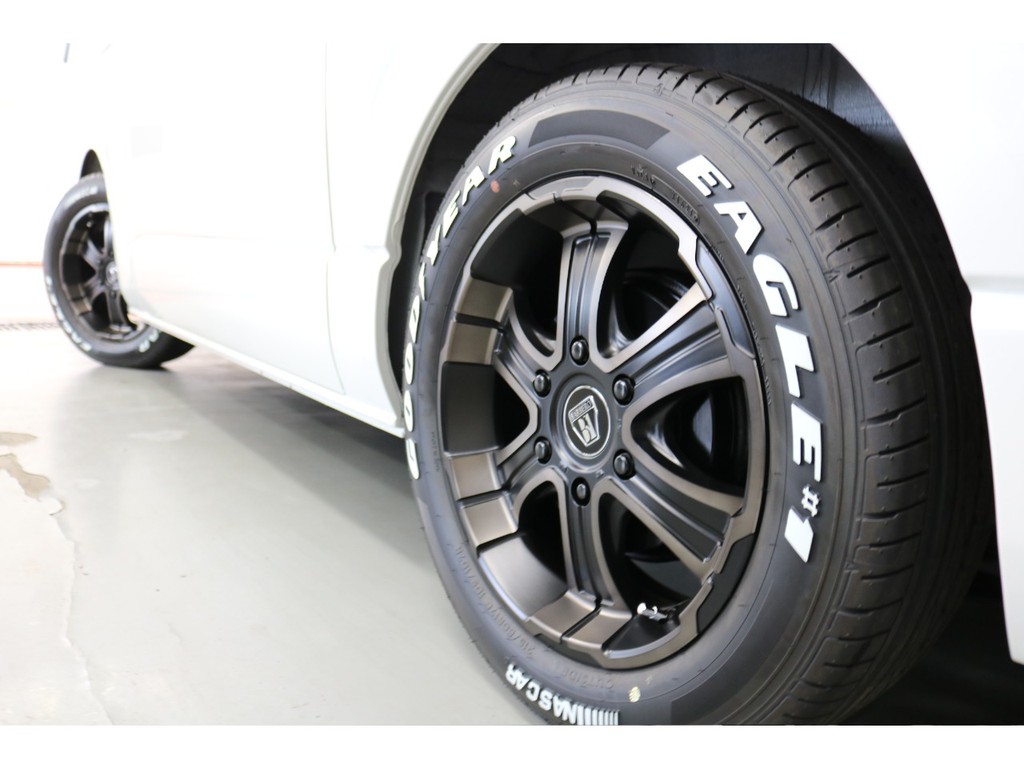 新車ハイエースＶダークプライムⅡ２０００ガソリン２ＷＤナビパッケージ完成致しました！！店頭在庫車、即納車ご対応可能になります！！