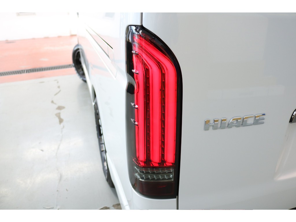 新車ハイエースＶダークプライムⅡ２０００ガソリン２ＷＤナビパッケージ完成致しました！！店頭在庫車、即納車ご対応可能になります！！