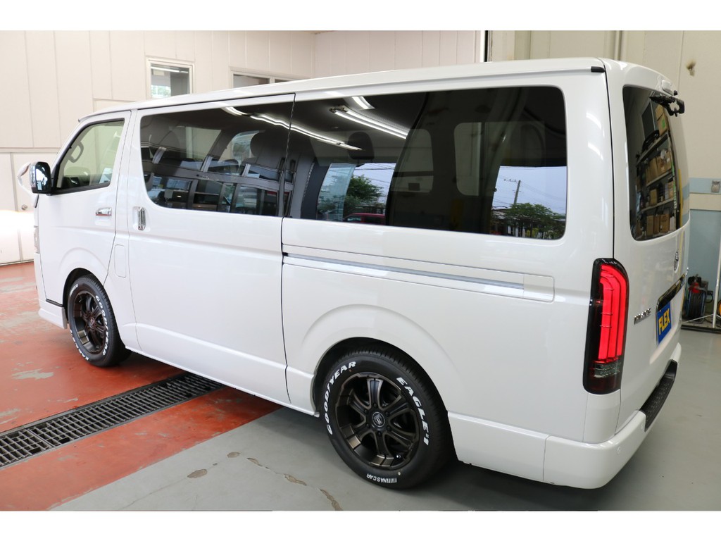 新車ハイエースＶダークプライムⅡ２０００ガソリン２ＷＤナビパッケージ完成致しました！！店頭在庫車、即納車ご対応可能になります！！