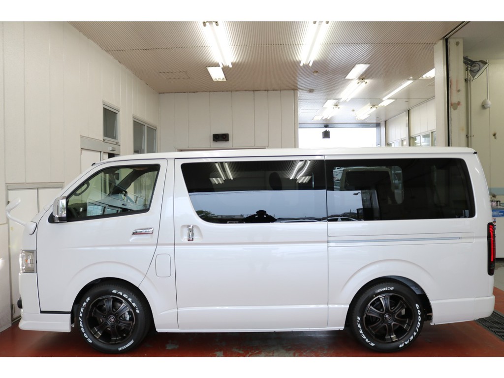 新車ハイエースＶダークプライムⅡ２０００ガソリン２ＷＤナビパッケージ完成致しました！！店頭在庫車、即納車ご対応可能になります！！