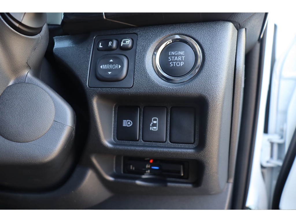プッシュスタートやパワースライドドアなど人気のメーカーオプションも装備されます！