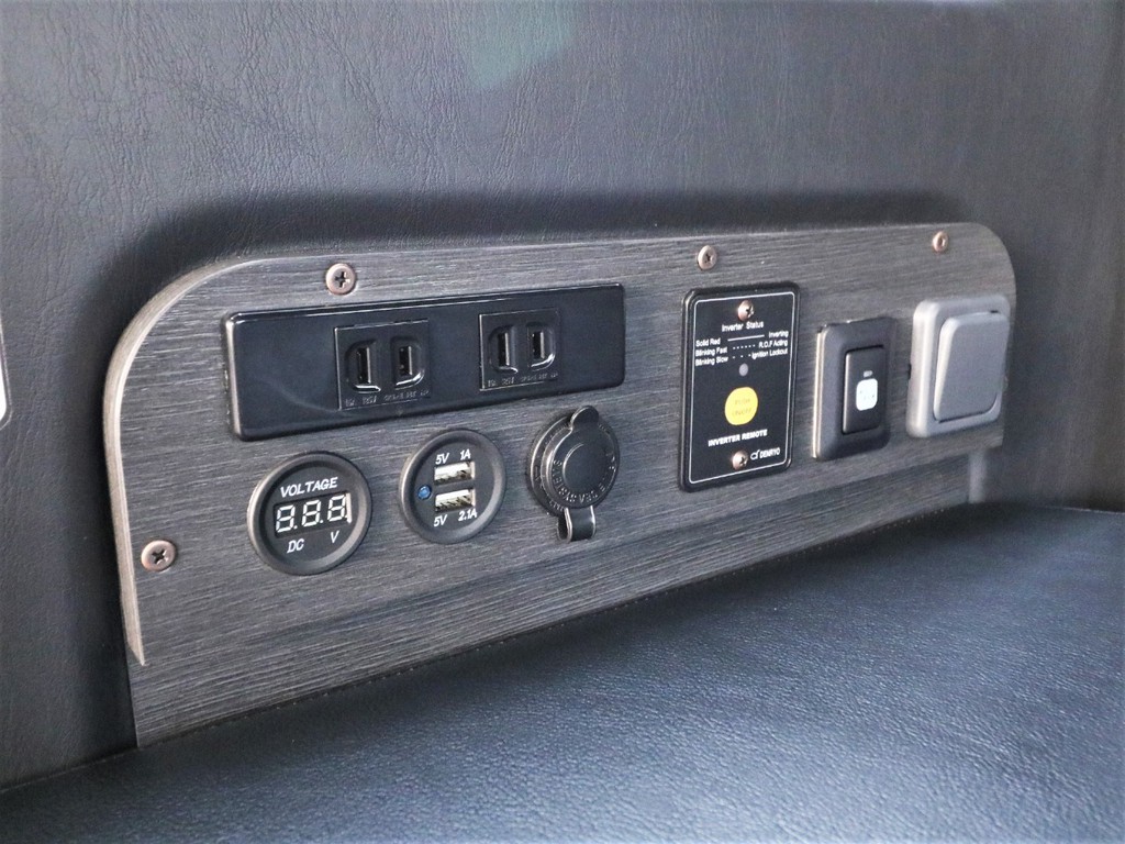 １５００Ｗインバーター！外部充電器！メインスイッチ！１００Ｖ電源自動切換システム！走行充電付きサブバッテリーコントローラー！デジタル電圧計！ＵＳＢ電源！１００Ｖコンセントソケット！