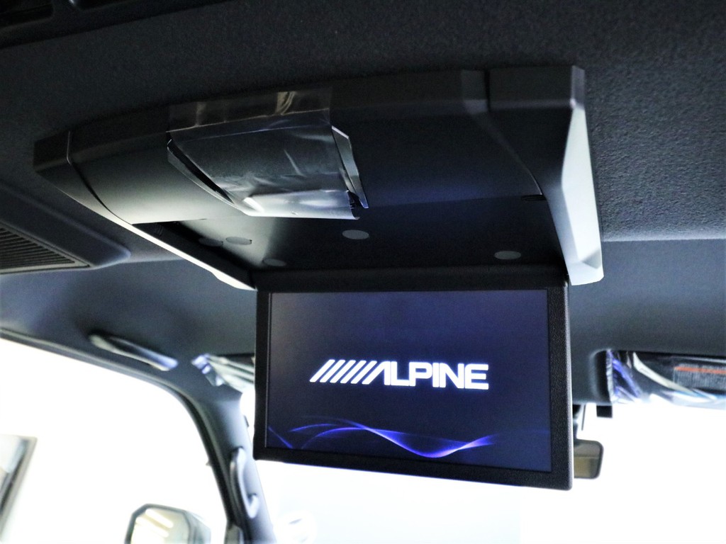 ＡＬＰＩＮＥフリップダウンモニター！ナビ切り替えスイッチによりエンジン停止時にもナビ画面フリップダウンモニター画面両方でＴＶやＤＶＤをお楽しみ頂けます！