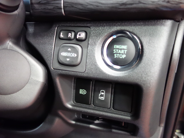 新車ハイエースワゴンＧＬ２７００ガソリン４ＷＤアレンジＡＳシート装備ツインナビパッケージ完成致しました！！店頭在庫車、即納車もご対応可能になります！！
