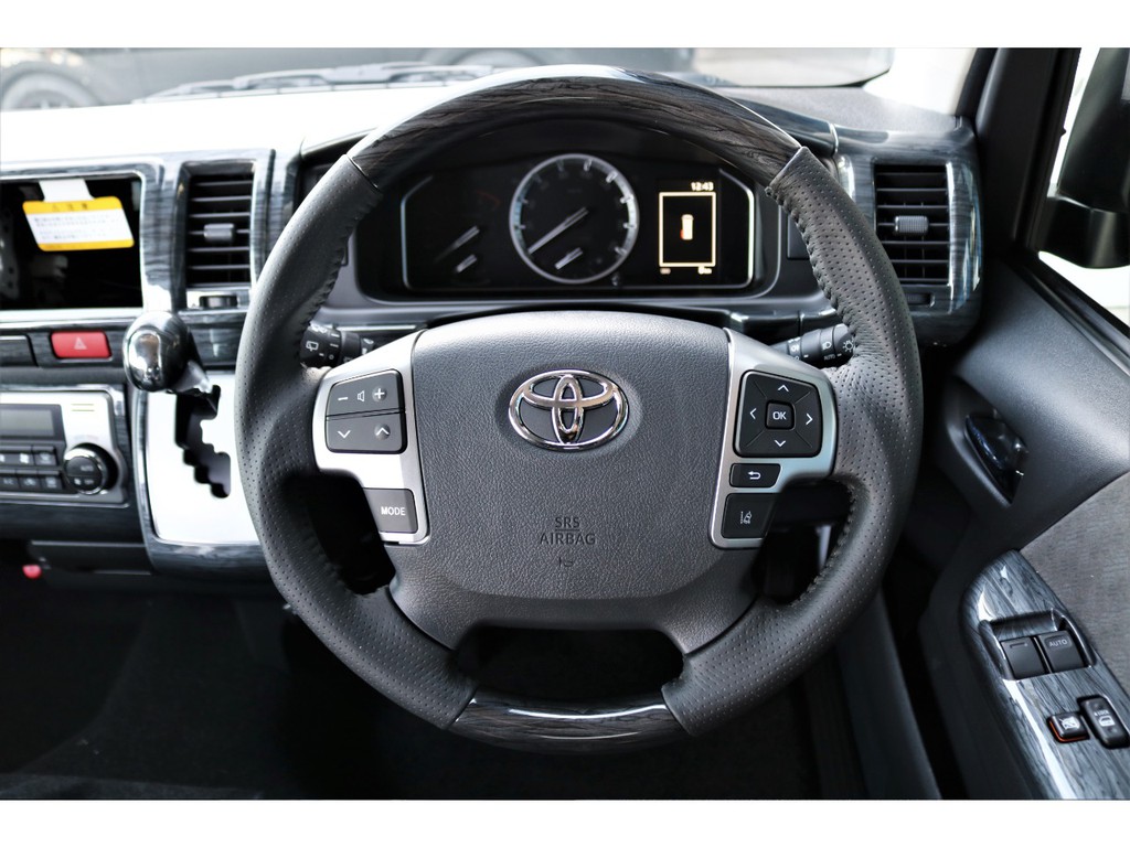 ステアリングオーディオスイッチも付いております！